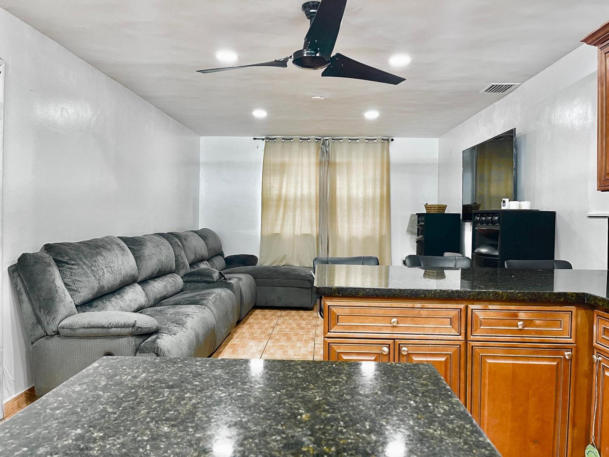 Akeyi Miami305 Private Bedrooms Екстериор снимка